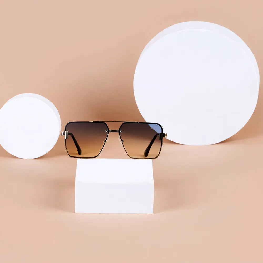 Square sunglasses with outlet gold frame